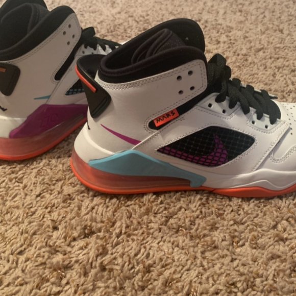 Jordan Mars 270 White Hyper Violet (GS) - Picture 8 of 8